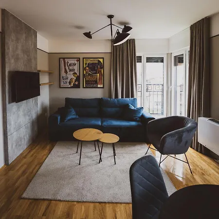Three Points Apartment *